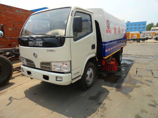  東風(fēng)福瑞卡道路清掃車（<a href=http://m.qmmq.net.cn/saoluche/ target=_blank class=infotextkey>掃路車</a>）